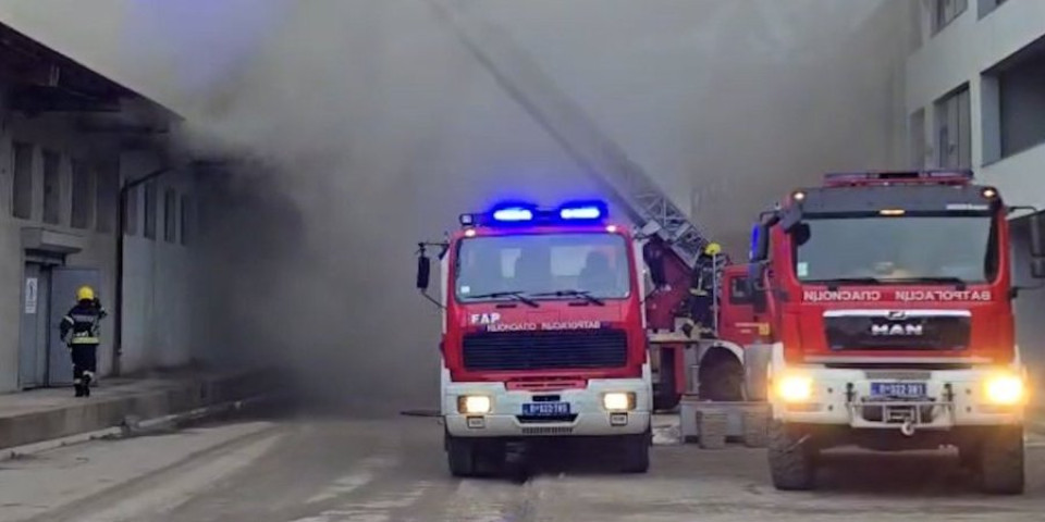 Vatrena stihija u Batajnici: Četvoro povređenih - velika materijalna šteta