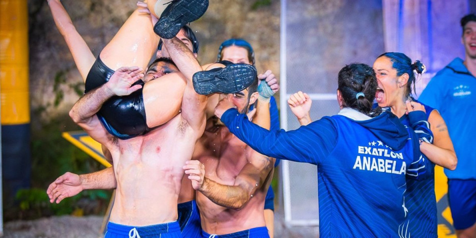 Jodžir i Nevena u šoku: Plavi izveli novu himnu u Exatlonu - Ovakav performans se ne viđa (VIDEO)