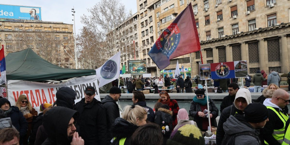 Blokaderi ponovo okupiraju Beograd: Podigli bedne šatore na Trgu Nikole Pašića, blokirani bili i Vidokovac i Novi Sad (FOTO/VIDEO)