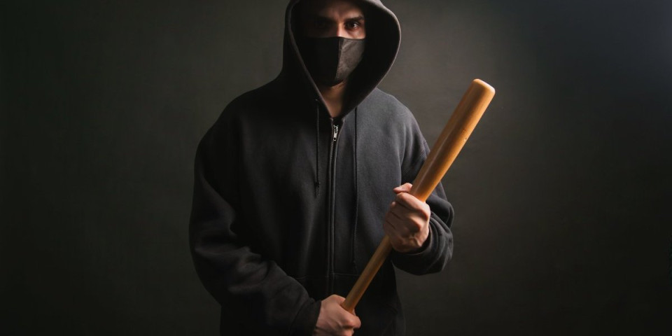 Brutalno pretučen mladić u Jakovu: Zbog jedne stvari sumnjaju na navijače