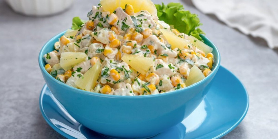 Kremasta Metropol salata: Bogat ukus uz jednostavne sastojke - savršen prilog uz pečenje