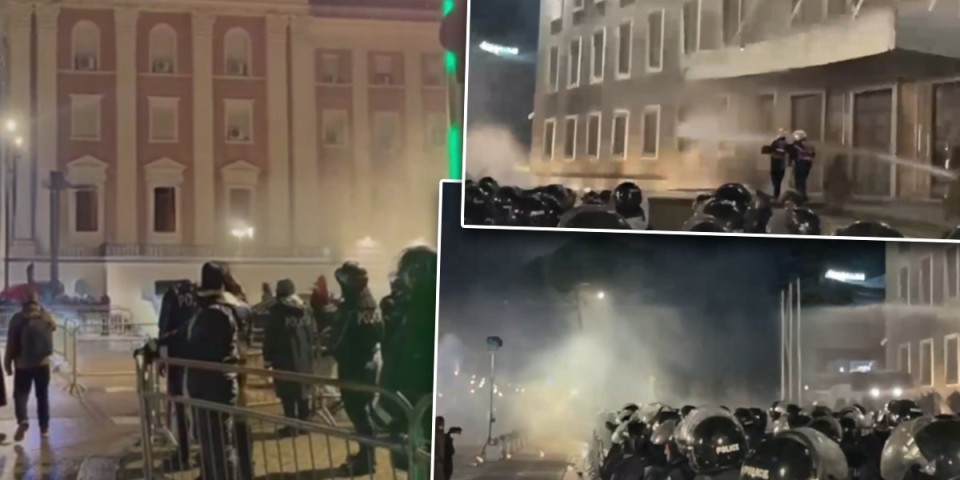 Njih Rama odvali od batina svaki put, a EU ćuti - Šiptari divljali isped vlade Albanije, policija ih razbila: Zapad okrenuo glavu (VIDEO)