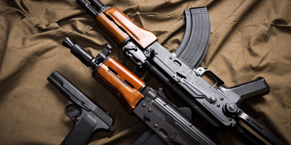 Skandal bez presedana: Policijsko oružje nestaje u ovoj "uređenoj državi" - Istraga pokazale jezive podatke