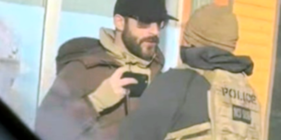 Novi snimak ubijenog Amerikanca usijao mreže: Ovo objašnjava sve - Evo ko je zapravo čovek kog su ubili ICE agenti (VIDEO)