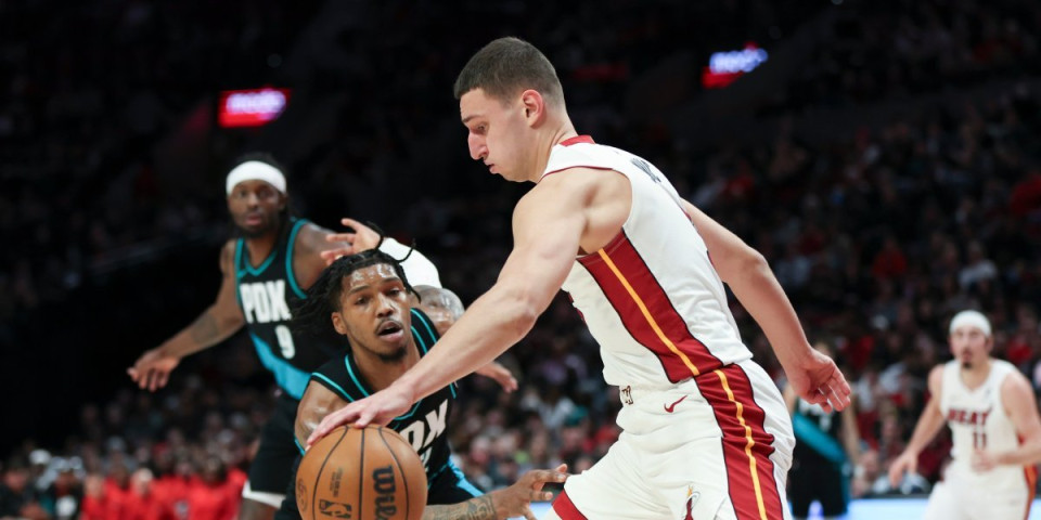 Nikola Jović eksplodirao: Srbin briljirao i razmontirao Nurkića (VIDEO)