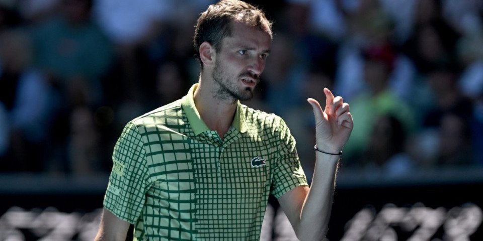 Brodolom Medvedeva u Melburnu: Tijen obrisao patos sa ruskim teniserom