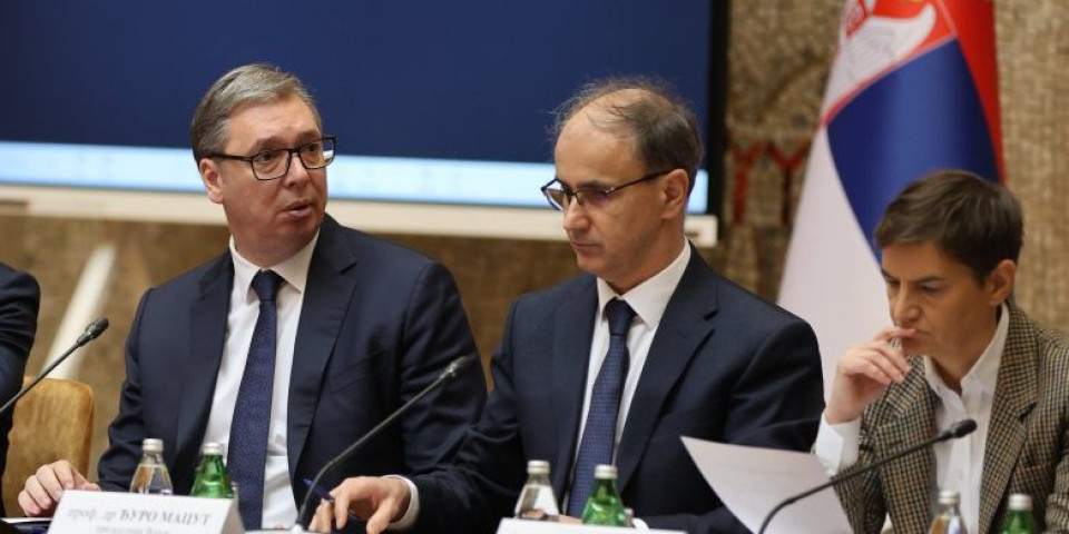 "Plašite se svoje senke posle nadstrešnice": Vučić nikad oštriji, obratio se Macutu - Hoćete da vam pričam pred svima?