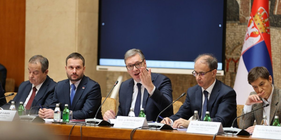 Moramo da znamo gde ide državni novac! Vučić "rešetao" ministre: "Promene hitno, vreme odgovornosti dolazi!"