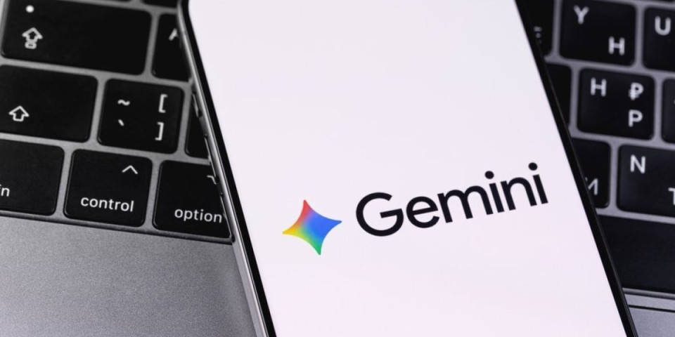 Gemini otključava nove finkcije na Ajfonu: Stiže unapređeni asistent sa emocijama