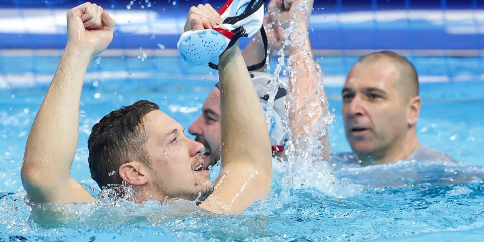 Ludnica u Areni: Veliko slavlje vaterpolista nakon zlata (VIDEO)