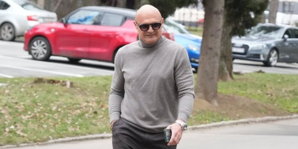 Pao sa motora i polomio rebro: Otkriveno u kakvom je stanju Mili nakon saobraćajne nesreće