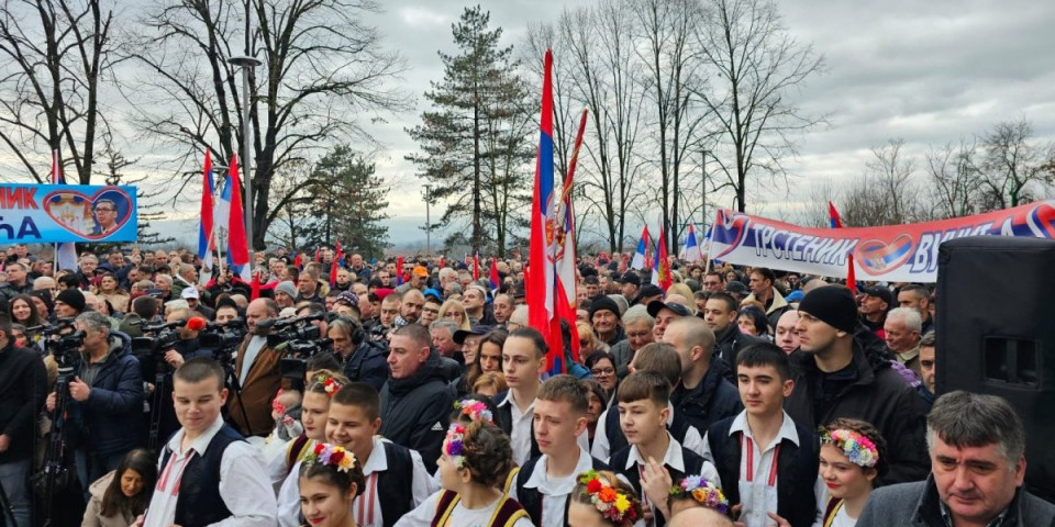 "Kad god neko pomisli da je Srbija slomljena, ova zemlja se uspravi": Vučić se oglasio snažnom porukom
