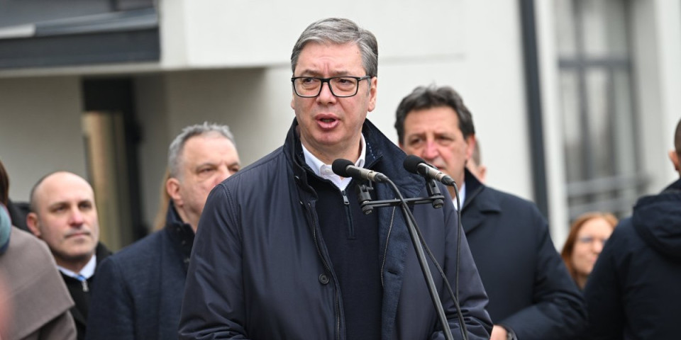 Vučić u Velikoj Drenovi: Ja sam ponosni predsednik Srbije, meni najmoćniji predsednici ne dele packe (VIDEO)