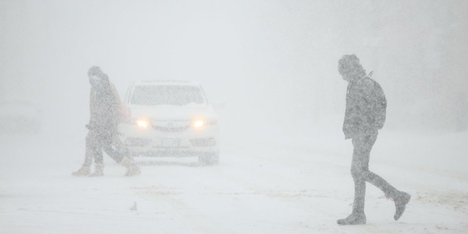 Deset osoba stradalo u jezivom naletu zime: Snežni nanosi prelaze četiri metra, spasioci na terenu