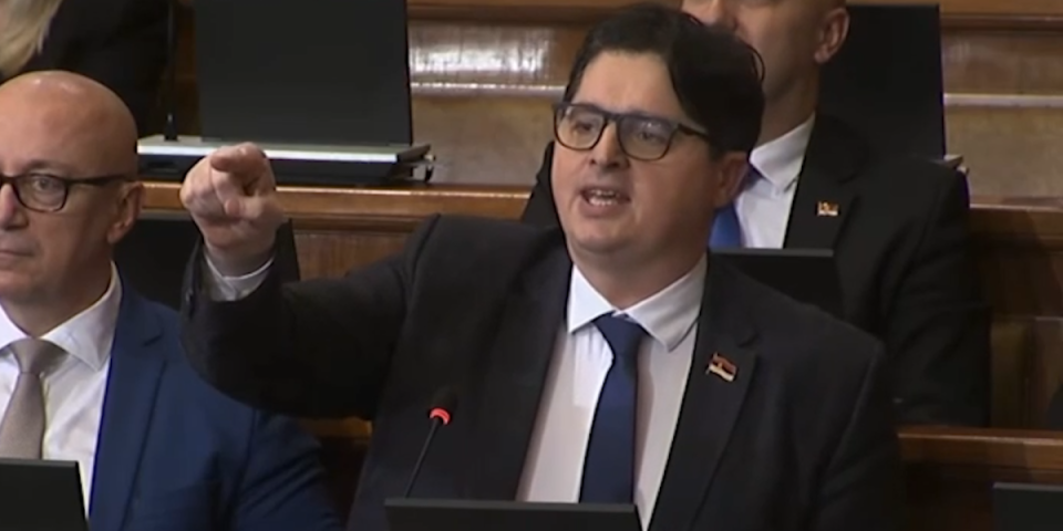 "Se*sualni predator uznemiravao studente oba pola": Mrdić raskrinkao narodnog poslanika - ovako su ga zvali(VIDEO)