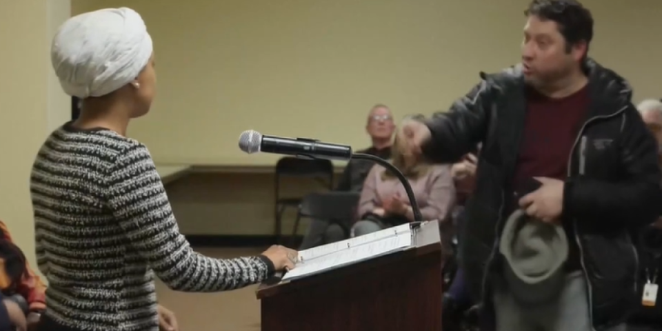 (VIDEO) Napao kongresmenku dok je govorila! Strava i užas u SAD - ispalio nešto što je užasnulo sve, policija ga odmah savladala