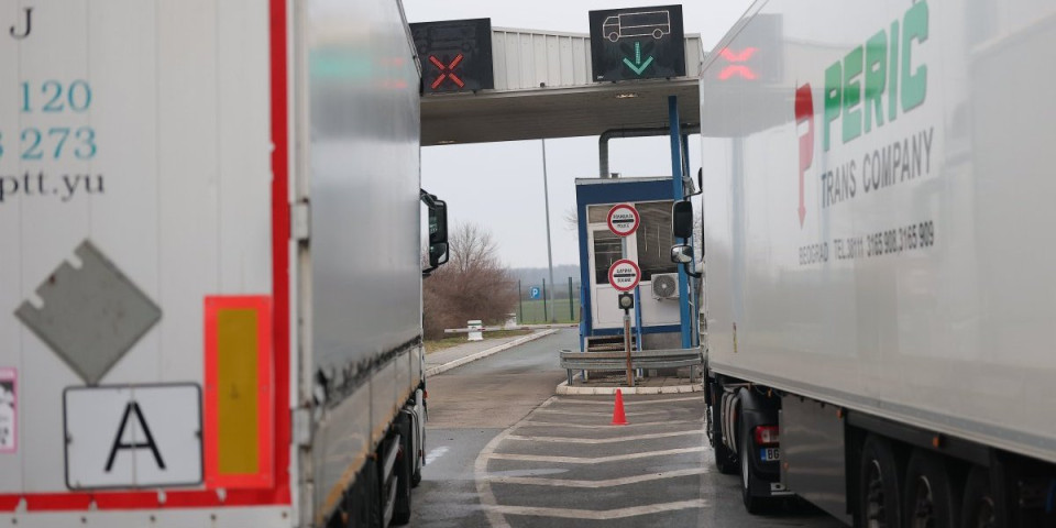 Oglasili se iz MUP-a: Zvanično obustavljene blokade saobraćaja za teretna vozila