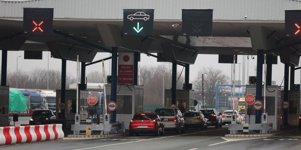 Srpski turisti na mukama: Bez ovog papira od 20 evra ne možete na more