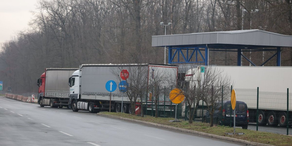 Nema gužve na prelazila: Teretnjaci krenuli preko granice, nađeno rešenje za kamiondžije