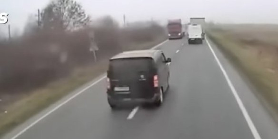 Stravično svedočenje preživelog navijača PAOK-a: Vozaču zablokirao volan zbog napredne tehnologije!? (VIDEO)