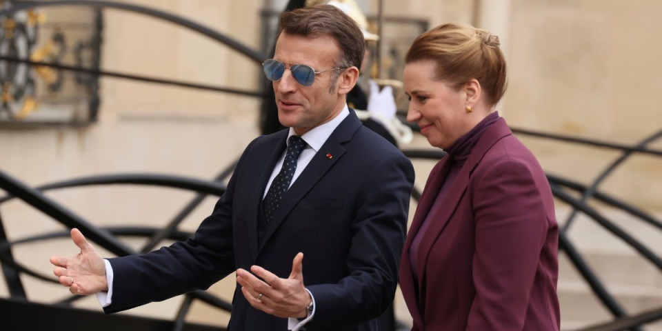 Šta se dešava sa Makronom?! Ponovo snimljem u šokantnom izdanju - ovo je već ozbiljno (FOTO)