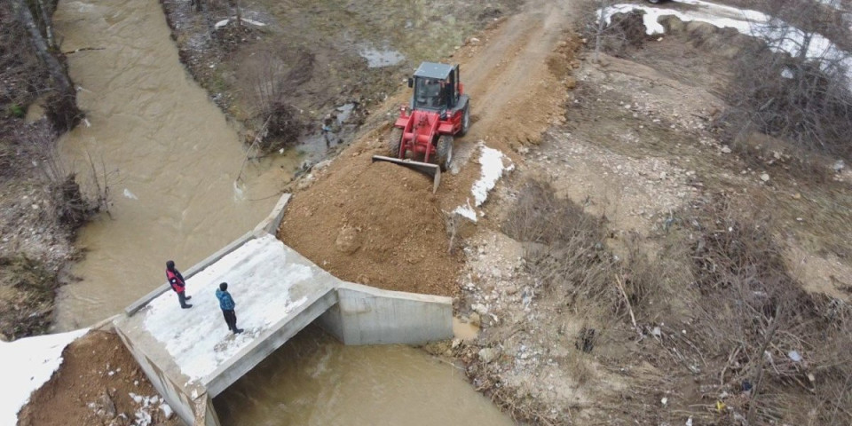 Bujice napravile haos u pribojskim selima: Putevi oštećeni, ekipe na terenu (FOTO)