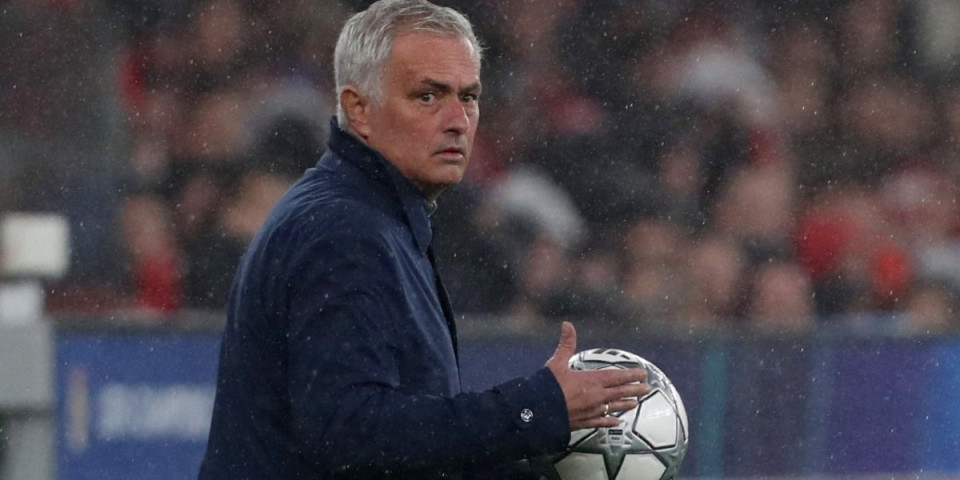 Burna reakcija Murinja, skakao, slavio... Ovako je ukrajinski golman napravio čudo (VIDEO)