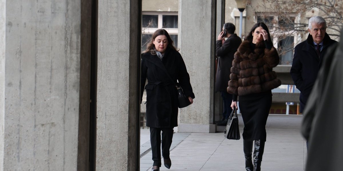 Miljana Kecmanović sa advokatima došla na suđenje