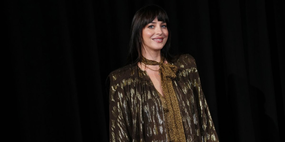 Dakota Džonson brutalno seksi: Čipkani šorc i erotske najlonke pokorile Pariz