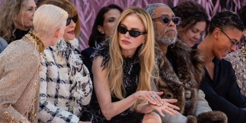 Nikol Kidman u bezvremenskoj kombinaciji: Diva prošetala bogovsku haljinu, a tek cipele (FOTO)
