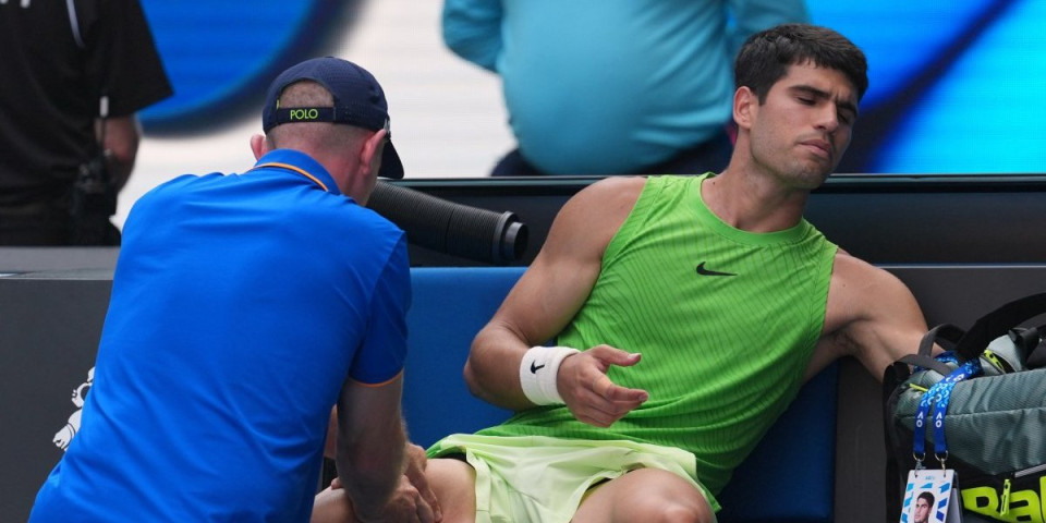 Katastrofa, gore nije moglo! Alkaraz vodio 2:0 u setovima, pa doživeo povredu - Jedva se kreće (FOTO)