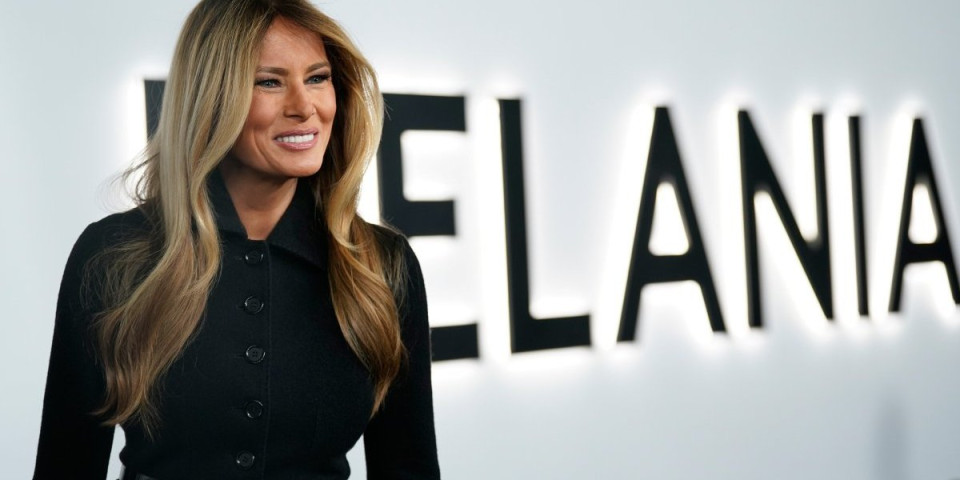 Melanija sva u crnom predstavila svoj film: Uz Trampa pozirala novinarima - otkrili sve (FOTO)