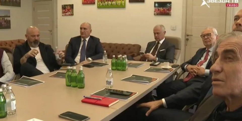 Stanković spustio glavu, Terzić kucao poruke: Ovo su reakcije ljudi iz Zvezde nakon izvlačenja Lila