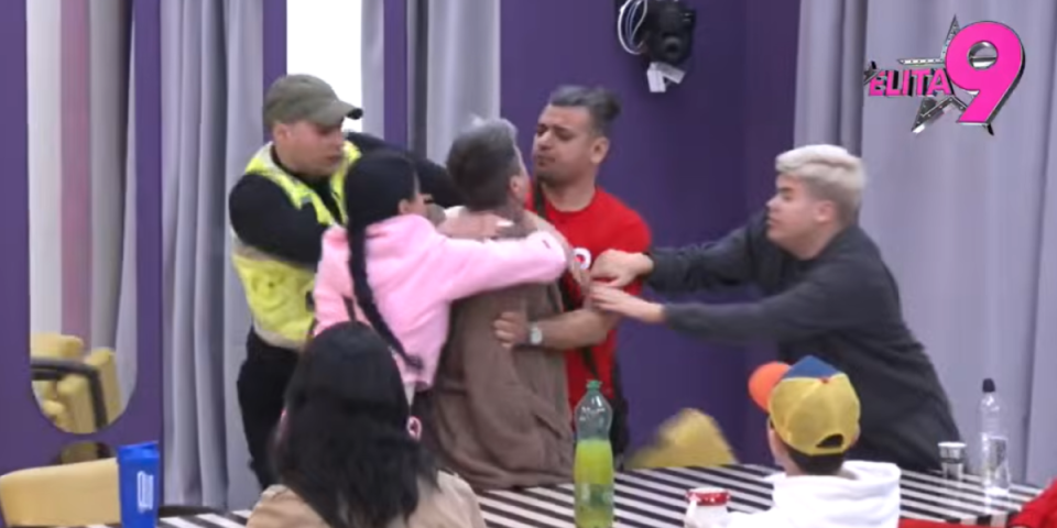 Matora se zaletela na Boru, obezbeđenje ih jedva razdvojilo - Zbog napada žestoko kažnjena