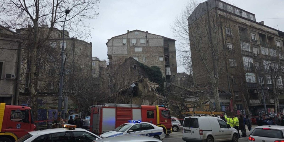 Blokiran centar Beograda! Sve vrvi od policije, vatrogasaca i Hitne pomoći (FOTO/VIDEO)