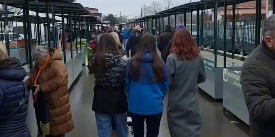 "Od zelenog žita nema pita": Knjaževčani oduvali blokadere sa pijace (VIDEO)