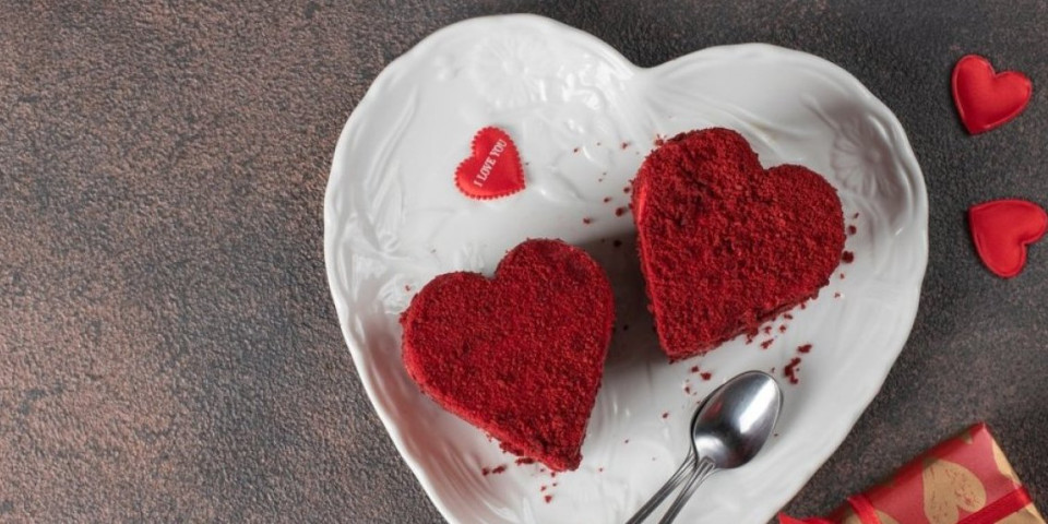 Crveni pliš: Najlepši kolač za Dan zaljubljenih - iznenađenje koje će partner pamtiti (FOTO)