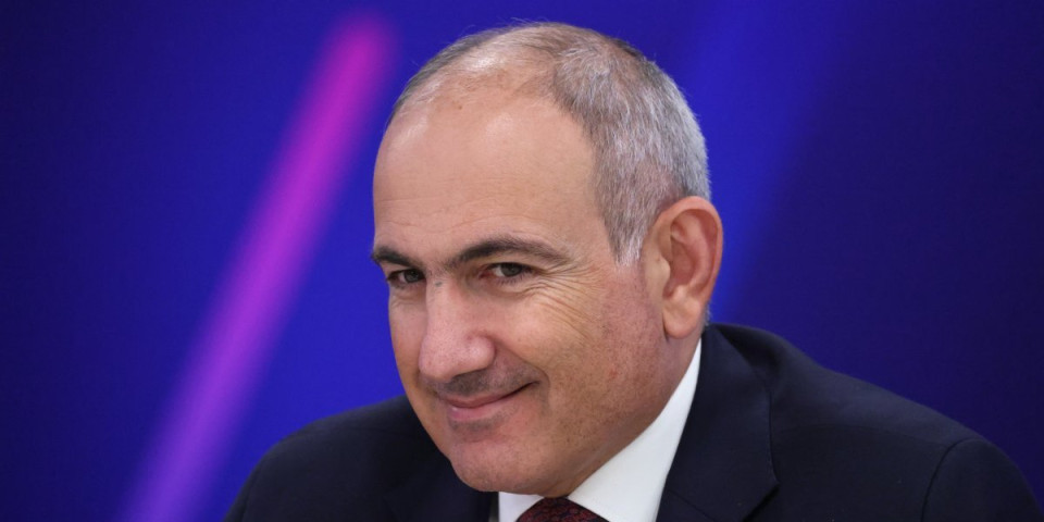 Premijer postao bubnjar: Pašinjan osnovao bend, pa udario po palicama - kreće na turneju?! (VIDEO)