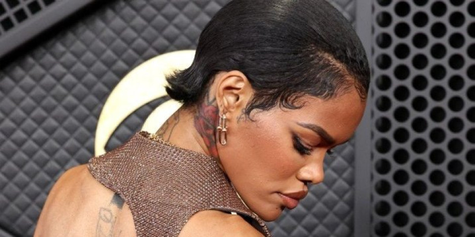 Opasna kao greh: Tejana Tejlor na Gremiju u haljini koja je na ivici skandala - pločice na stomaku kao kockice čokolade (FOTO)