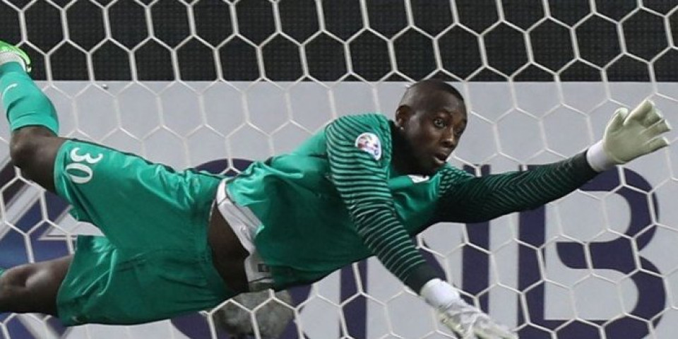 Crni golmane, šta uradi? Ovakav autogol nikad niste videli (VIDEO)