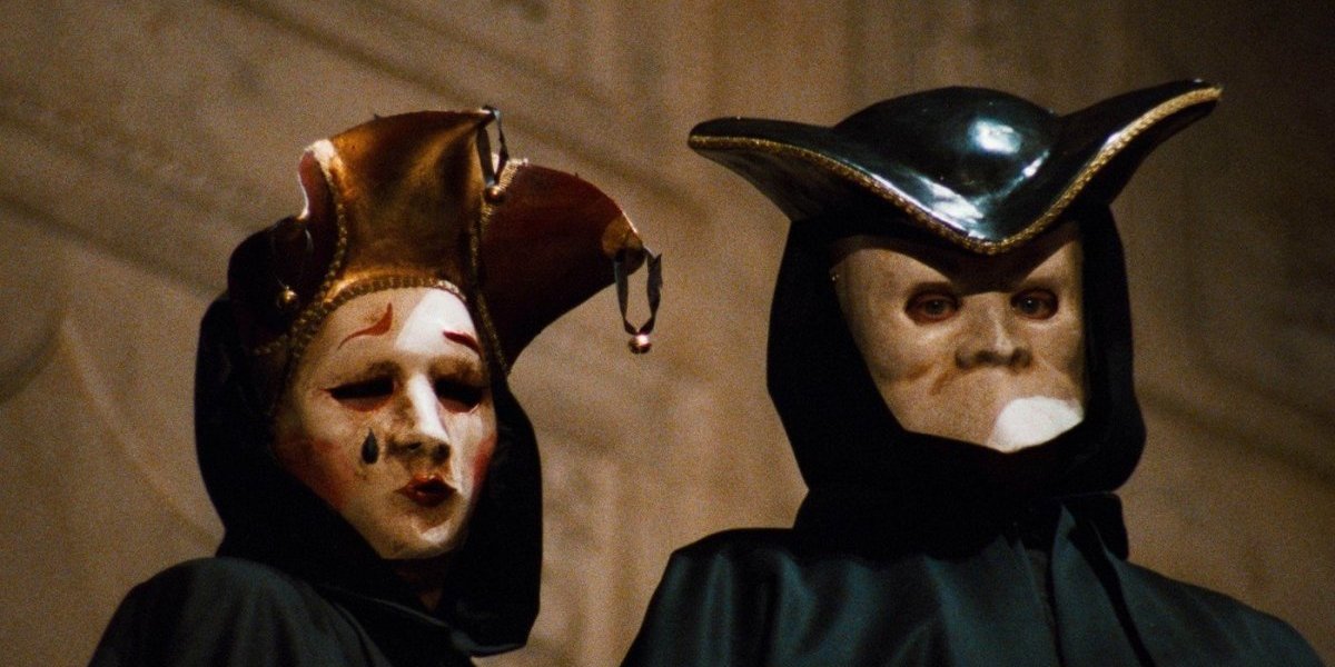 Scene iz filma "Širom zatvorenih očiju"