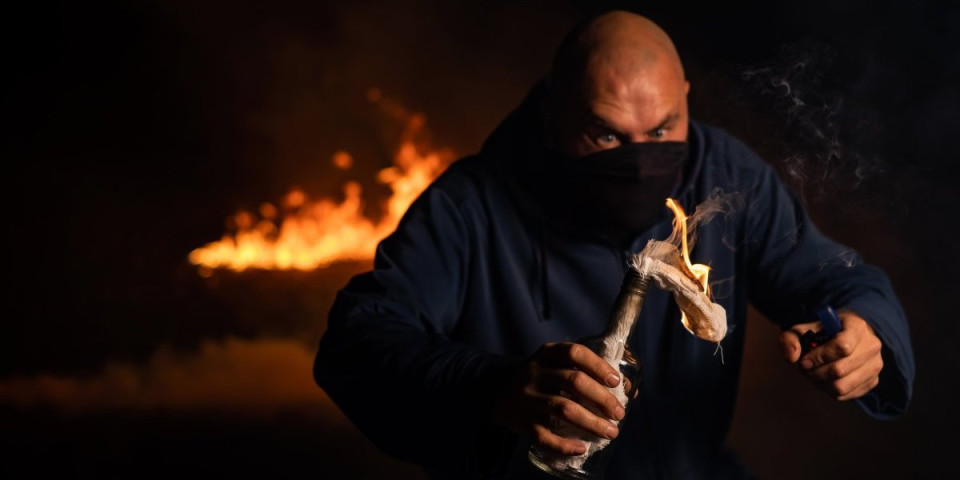 Zapalio dva kamiona, planuo i treći, šteta 350.000 evra - Hapšenje u Novom Sadu