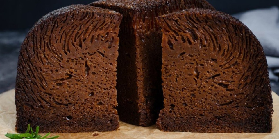 Crna baba: Sočan kolač od oraha i kakaa - svi će vam tražiti još jedno parče