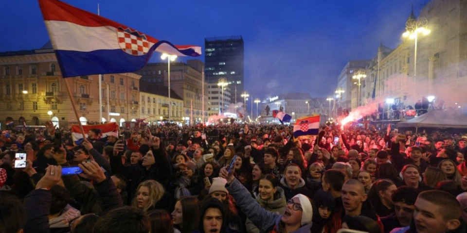 Vijorila se zastava NDH, uskoro stiže Tompson: Skandalozan doček hrvatskih rukometaša