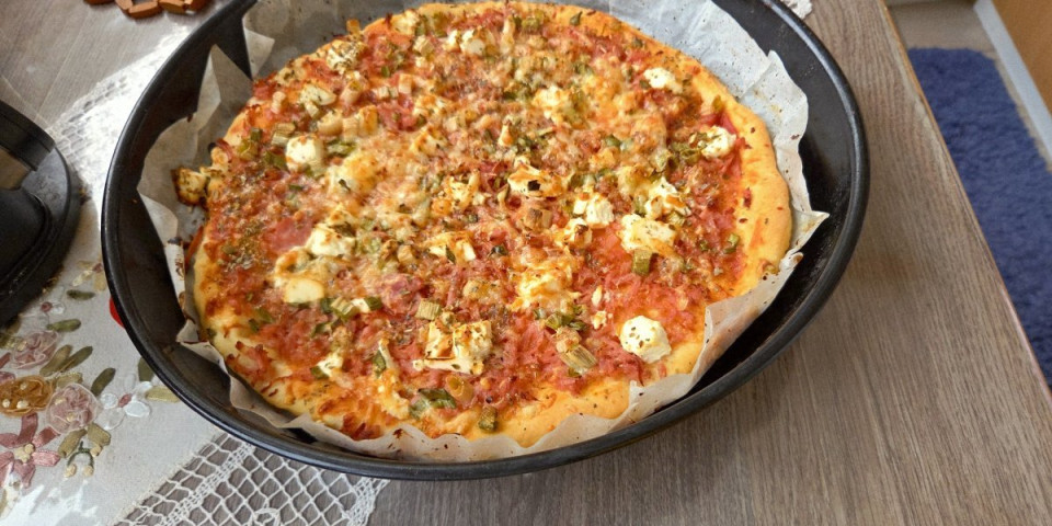 Bakina pica bolja nego iz pekare i palačinke san snova: 2 najlepša recepta za sve generacije (VIDEO)