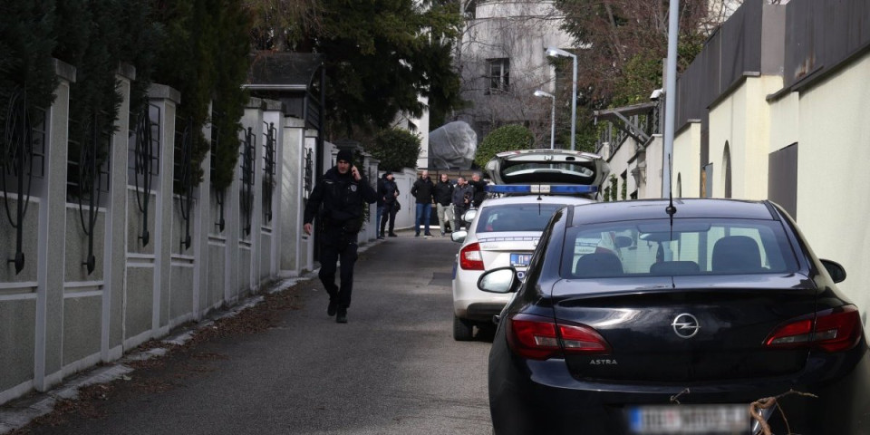 Bili su u kući: Zdravka Čolića i porodicu probudila detonacija