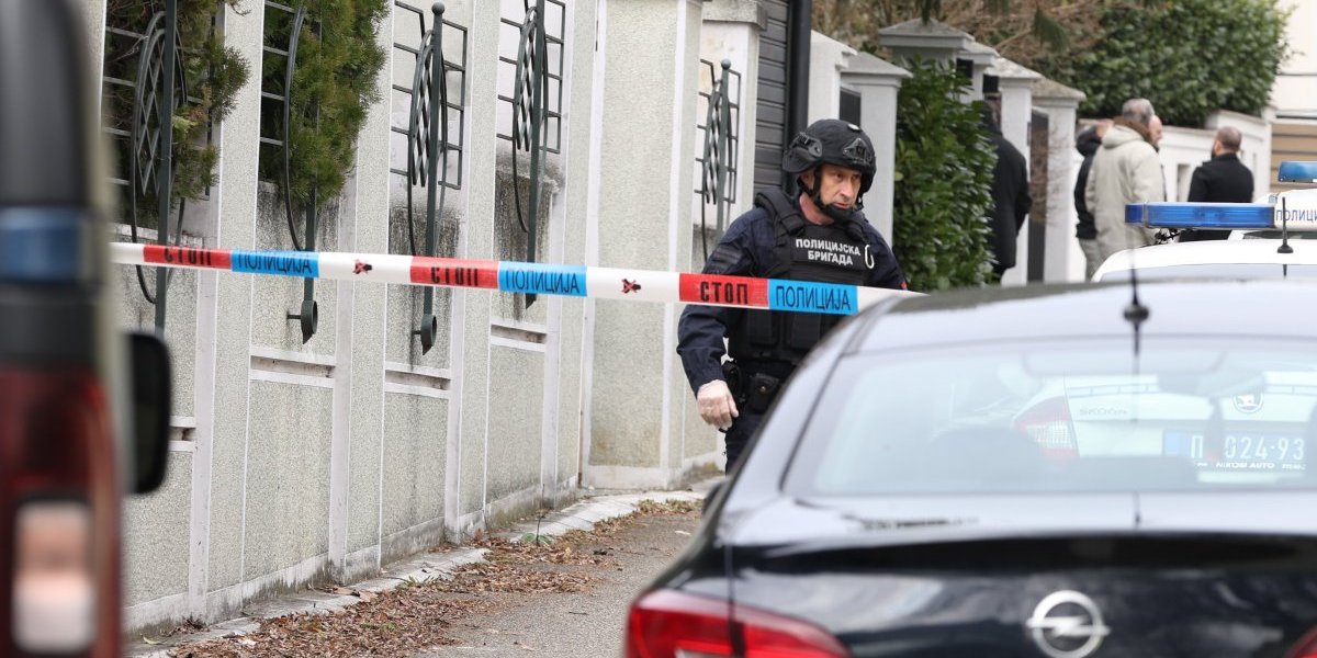 Kuća Zdravka Čolića nakon bačene bombe