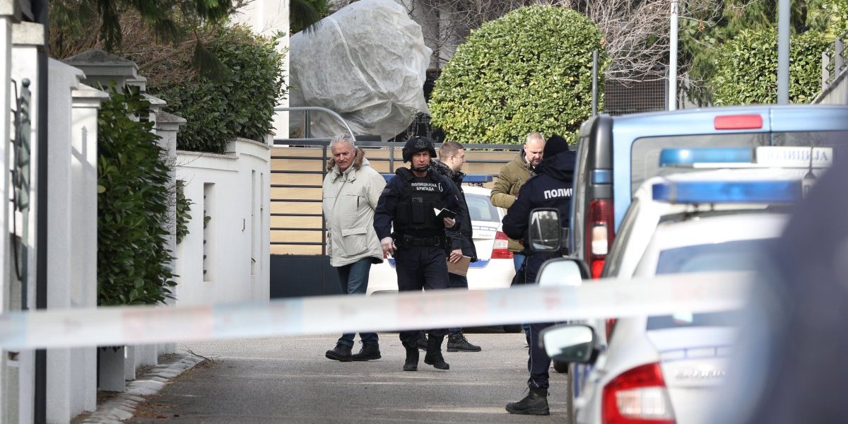 Kuća Zdravka Čolića nakon bačene bombe