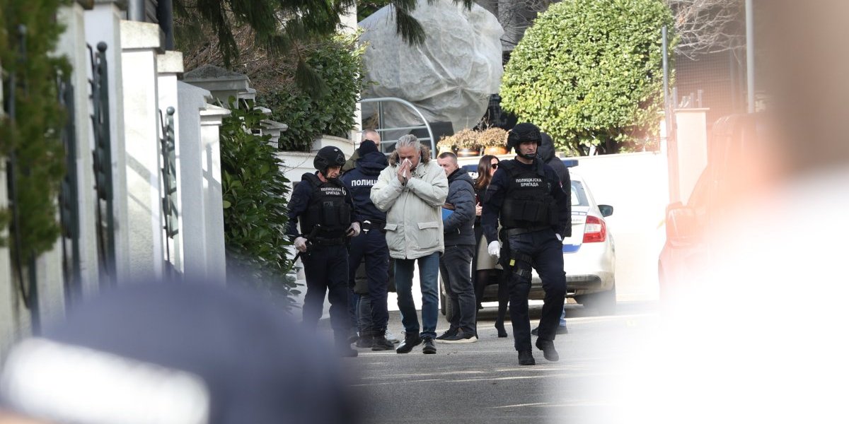 Policija ispred kuće Zdravka Čolića