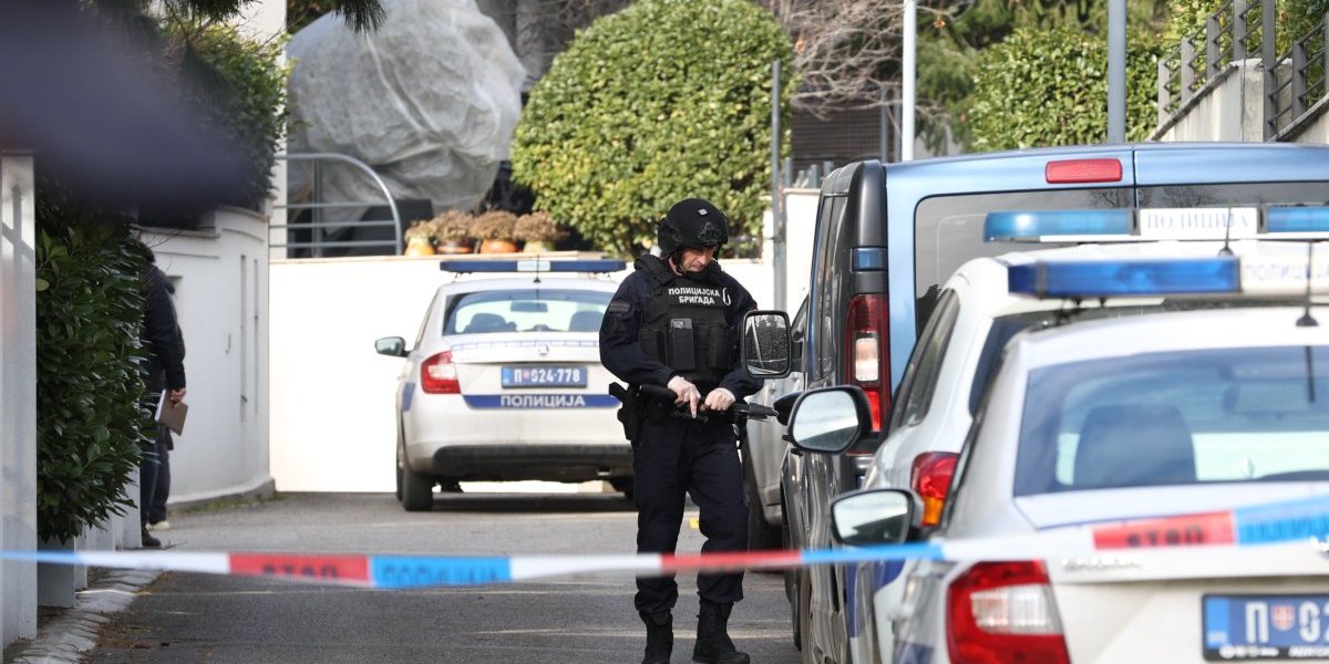 Kuća Zdravka Čolića nakon bačene bombe